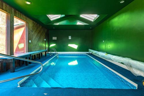 Heated Indoor Private Pool Stream Front Game Room — Cresco