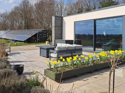 Park Barn - carbon neutral hotel in Whittington