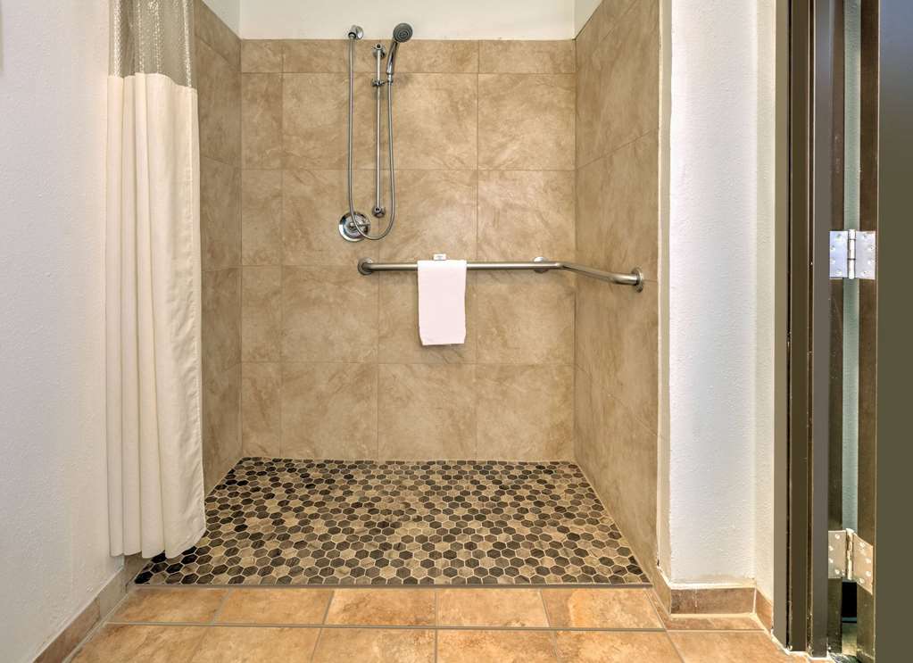 La Quinta Inn & Suites by Wyndham Fort Worth NE Mall - photo 12