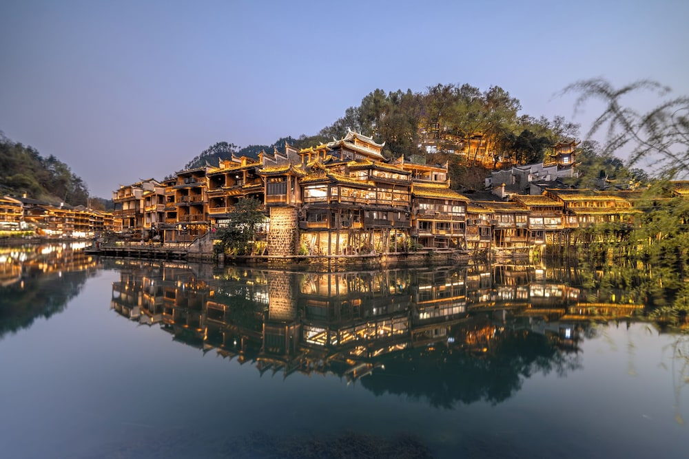 Fenghuang Yiquan River View B&B — 4-Star Luxury Hotel in Fenghuang, People's Republic of China