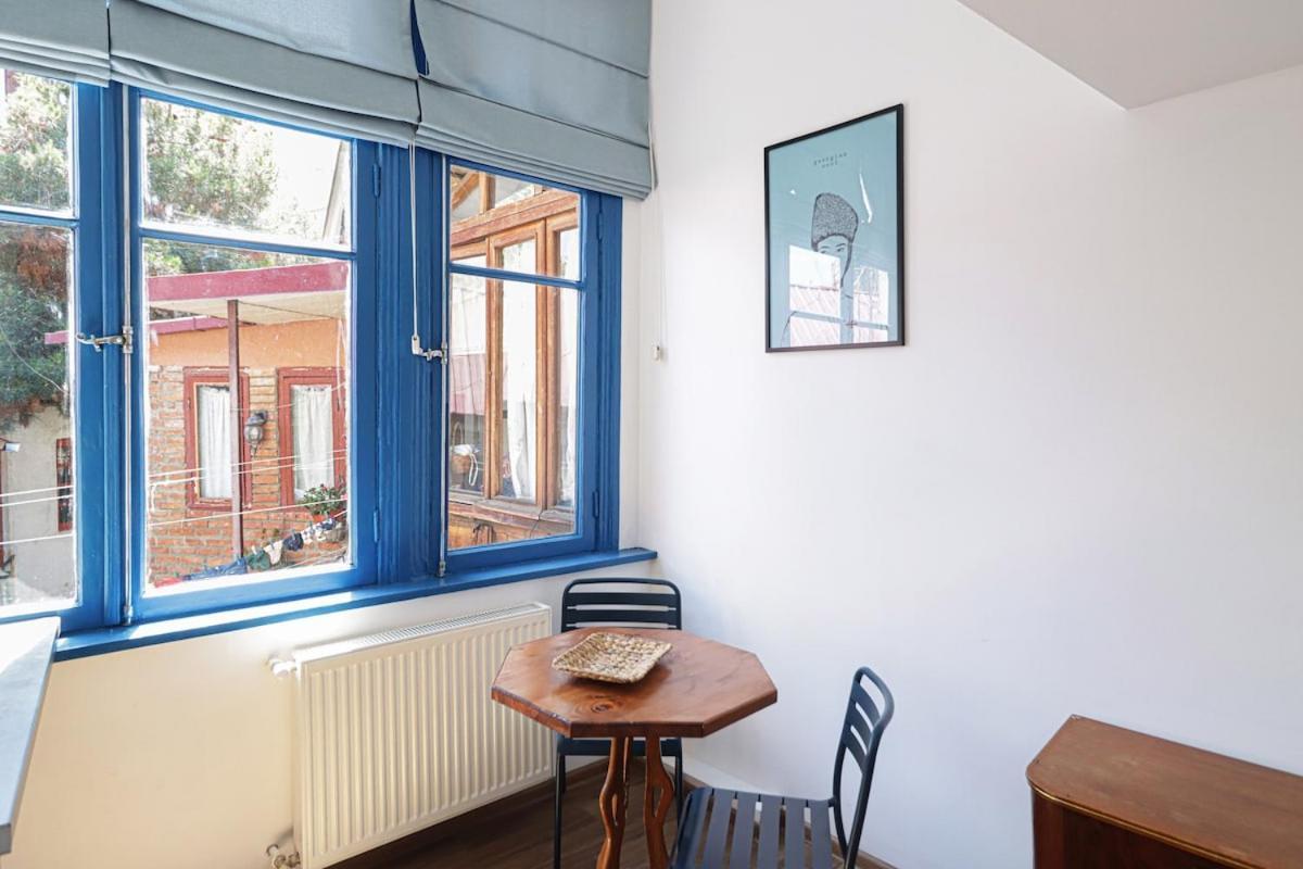 Unique 3 Studio Combo for 6 Guests By Wehost