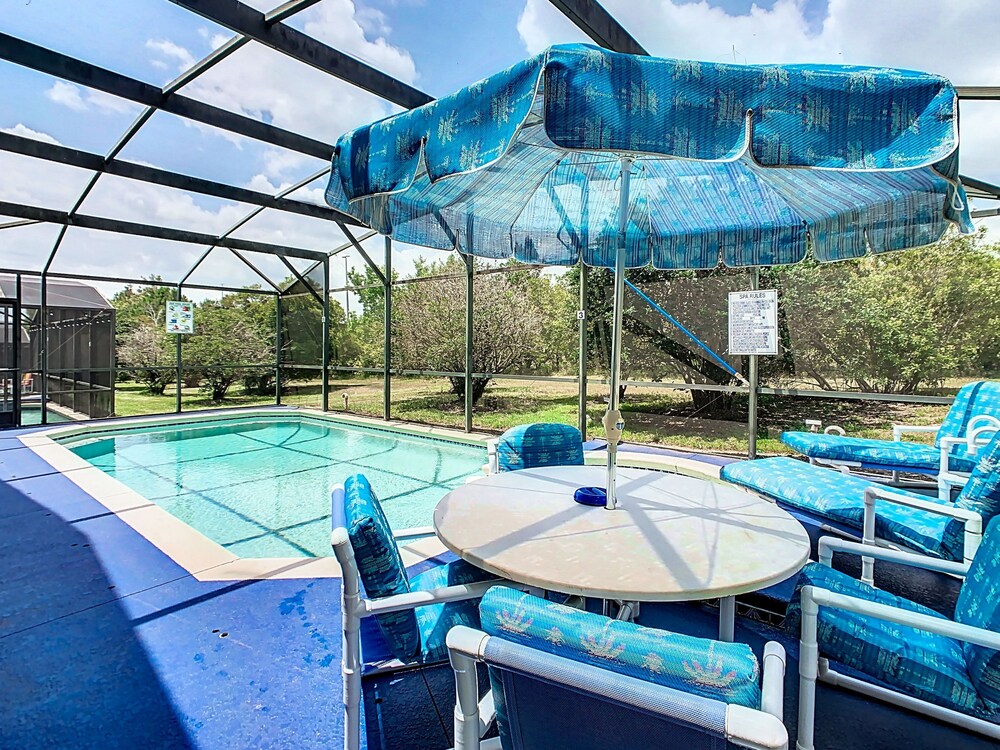 Family retreat near Disney w pool & spa — 4-Star Luxury Hotel in Orlando, United States