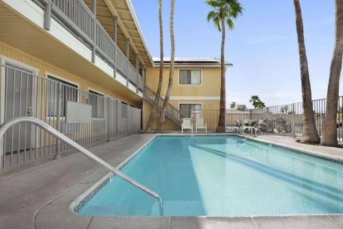 Super 8 By Wyndham El Centro - photo 5