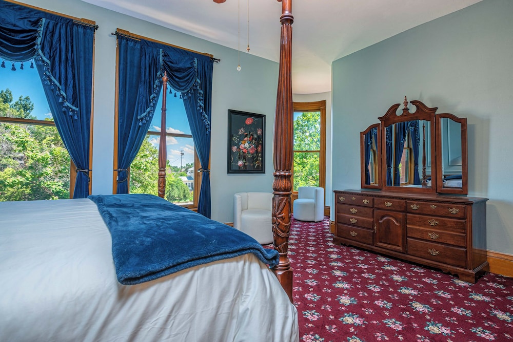 Orman Mansion Pueblo's Most Luxurious Stay - photo 2