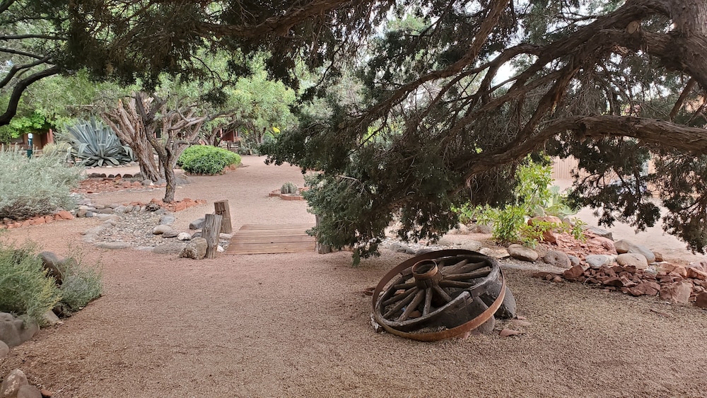 Sky Ranch Lodge - photo 57