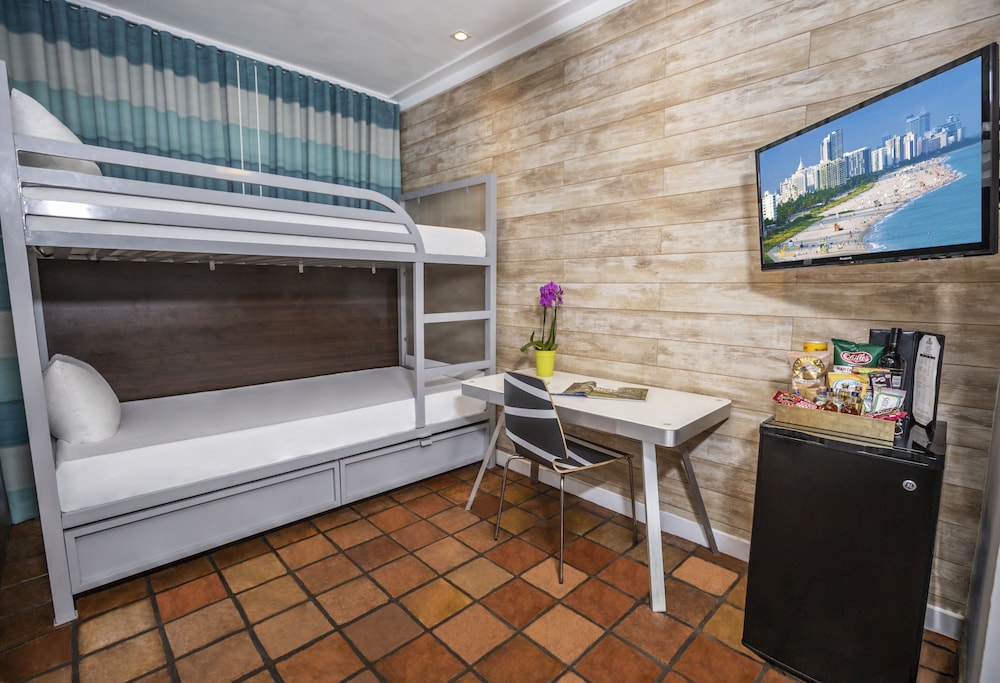 Chesterfield Hotel & Suites - photo 32