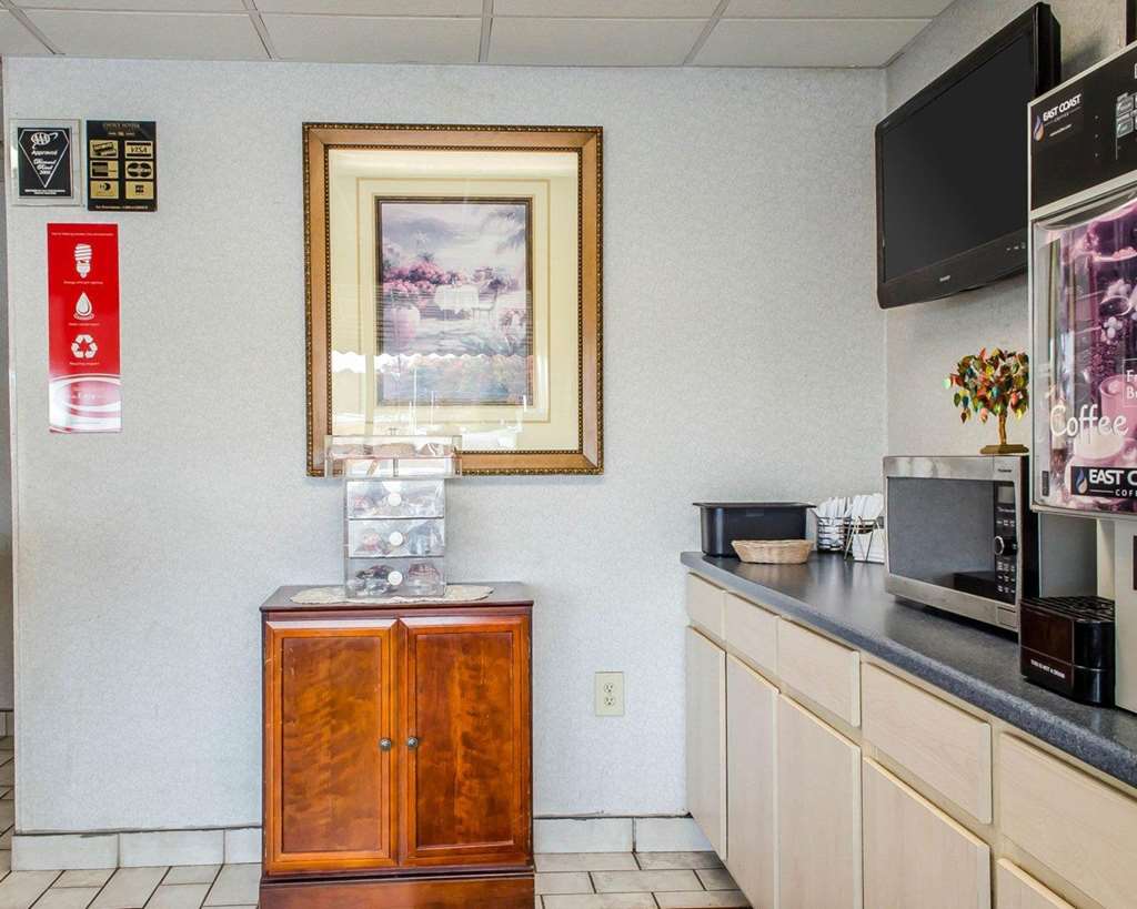 Econo Lodge Frackville - photo 9