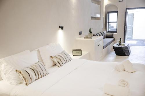 One of One Suites Oia — 4-Star Luxury Hotel in Oia, Greece
