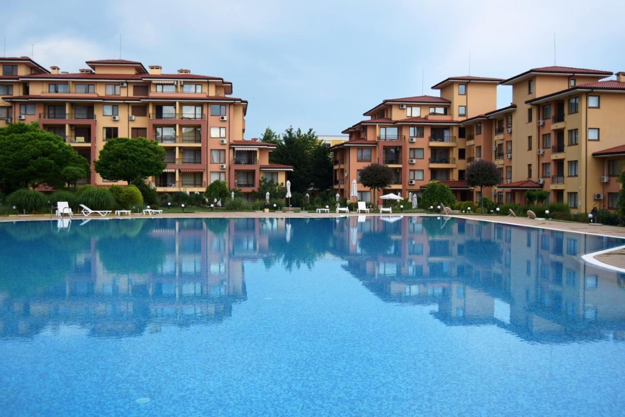 Bright Studio with Parking & Pool — 4-Star Luxury Hotel in Sveti Vlas, Bulgaria