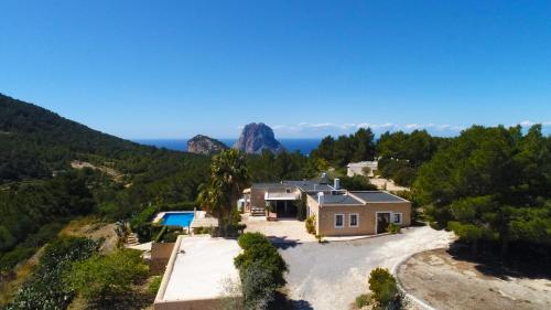 Villa Romero I — 4-Star Luxury Hotel in Ibiza, Spain