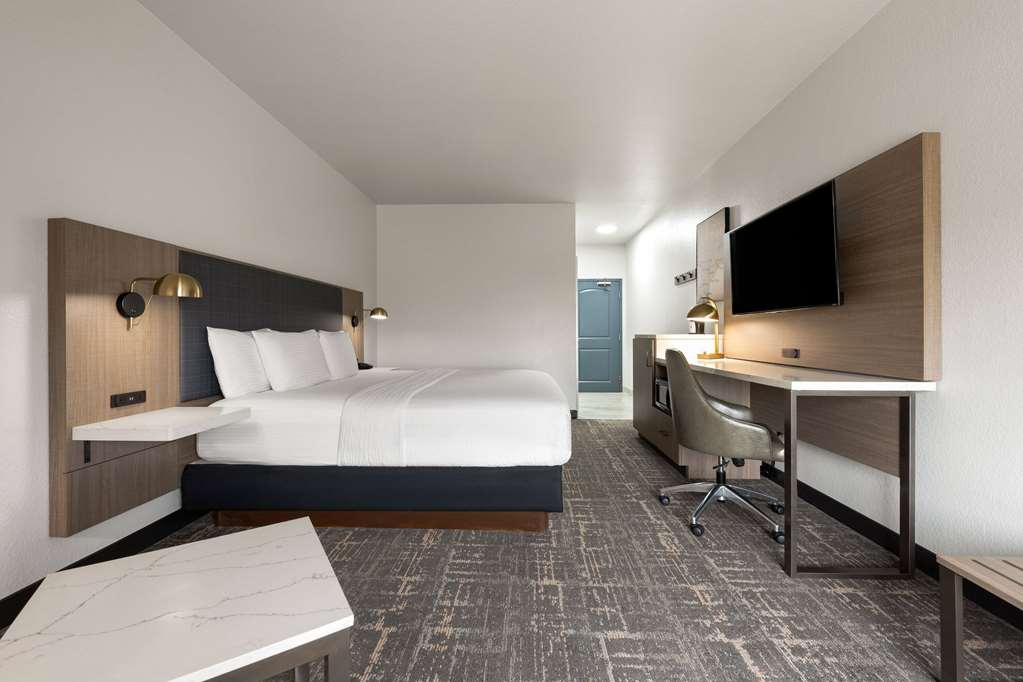 La Quinta Inn & Suites by Wyndham Ft. Worth Forest Hill TX - photo 16