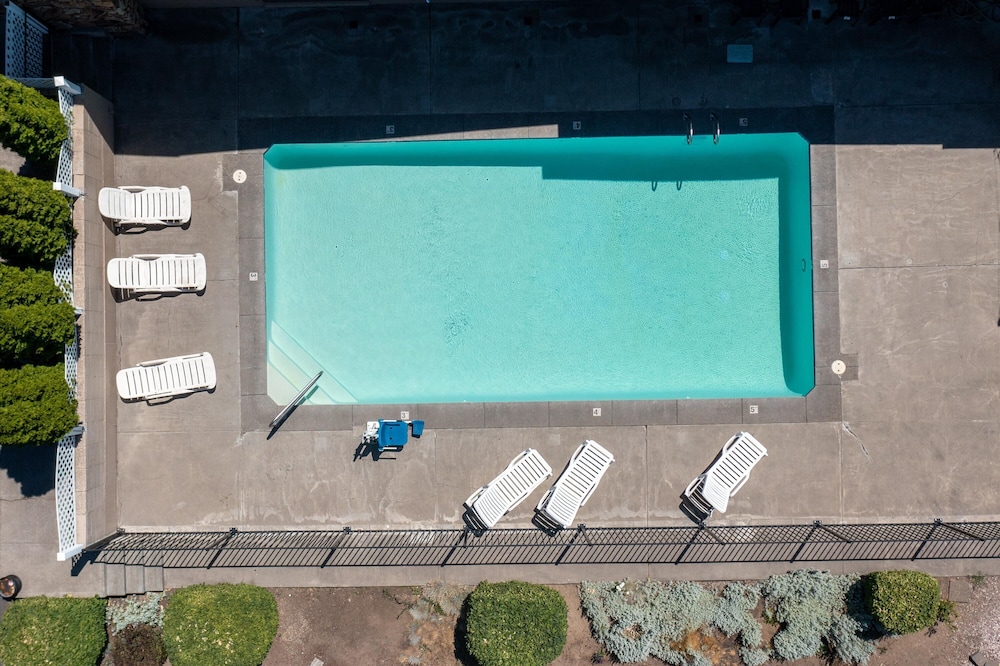 Bend Inn & Suites - photo 20
