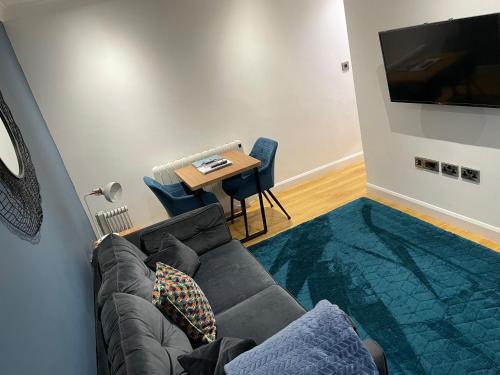 Sitwell coastal apartment with free parking