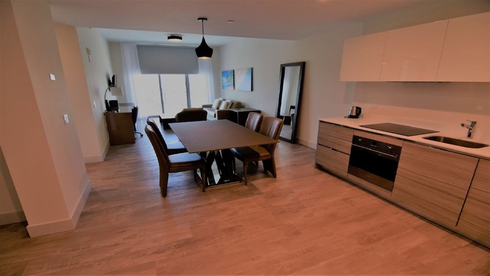 Spectacular 1 Bed Plus Den On To The Amazing Hollywood Beach Hollywood - photo 8