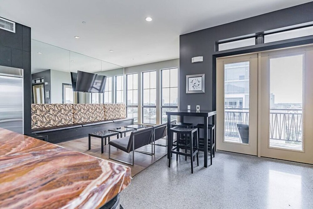 The Luxury Suites of Houston - photo 4