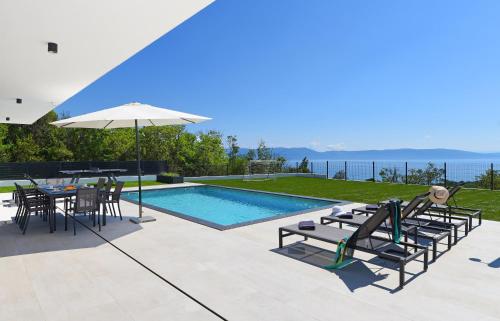 Villa Amelija Yourcroatiaholiday — 4-Star Luxury Hotel in Drenje, Croatia