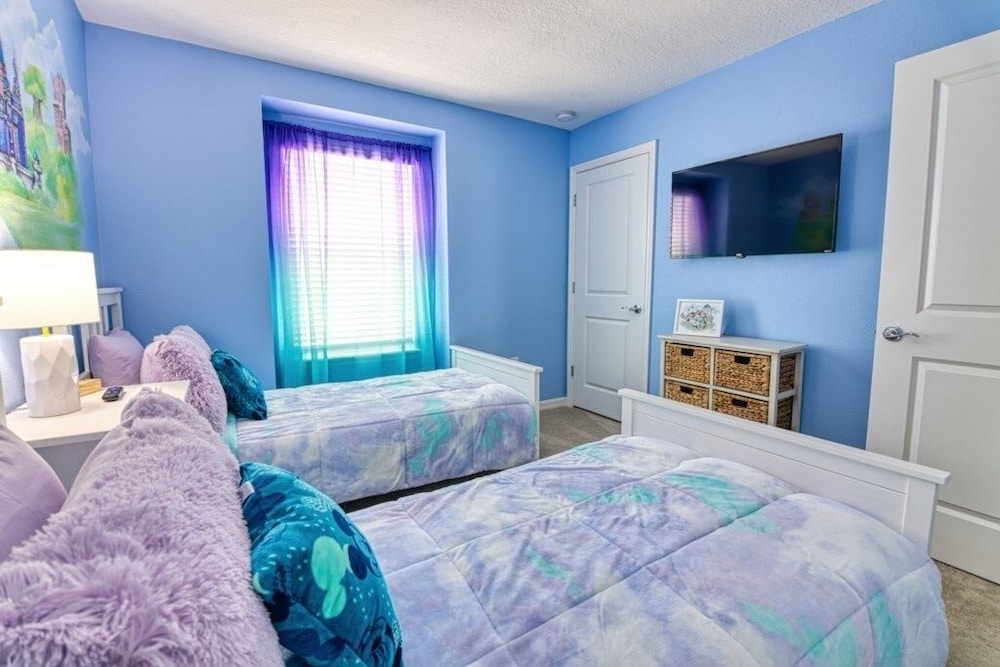 Daniel's Townhome Getaway At Windsor Island Resort 5 Bedroom Townhouse by Redawning Davenport - photo 7