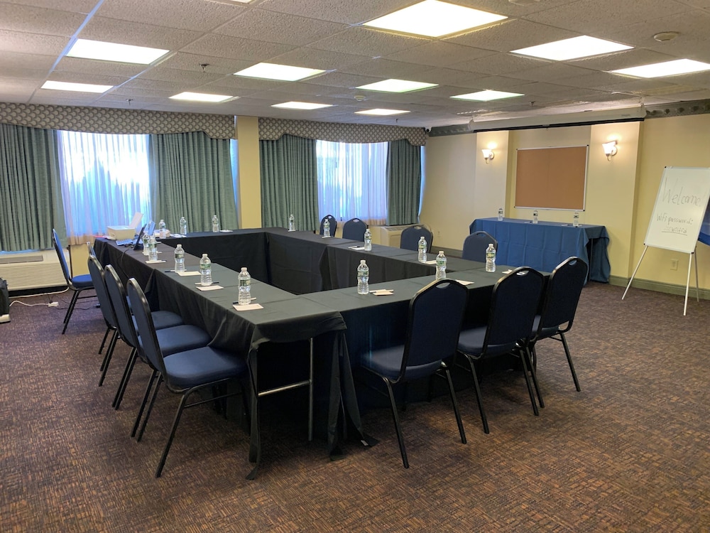 Albany Airport Inn - photo 30