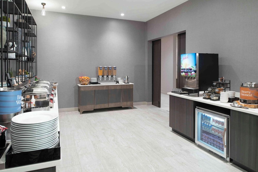 Homewood Suites by Hilton Boston Logan Airport Chelsea - photo 32