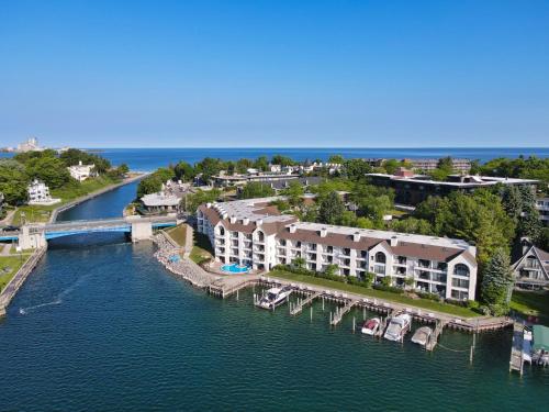 227 Edgewater Inn - photo 3