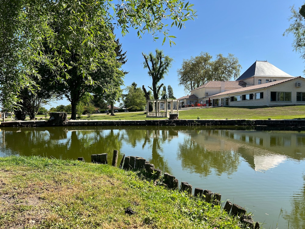 Domaine de Roullet - last minute hotel in Paris