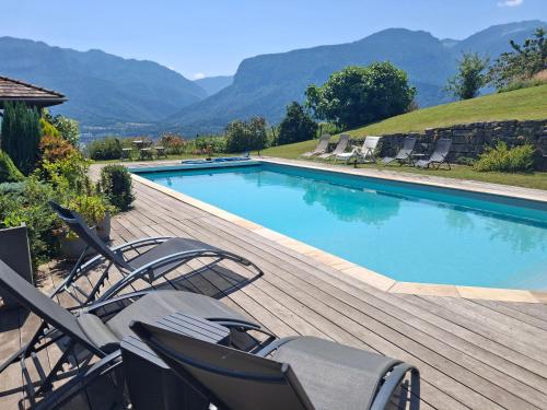 La Grange Bonal pet-friendly hotel Villette-De-Vienne