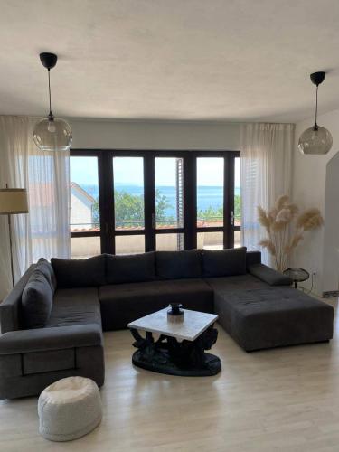 Spacious Seaview Terrace Apartment Free Parking Lovran — 4-Star Luxury Hotel in Lovran, Croatia