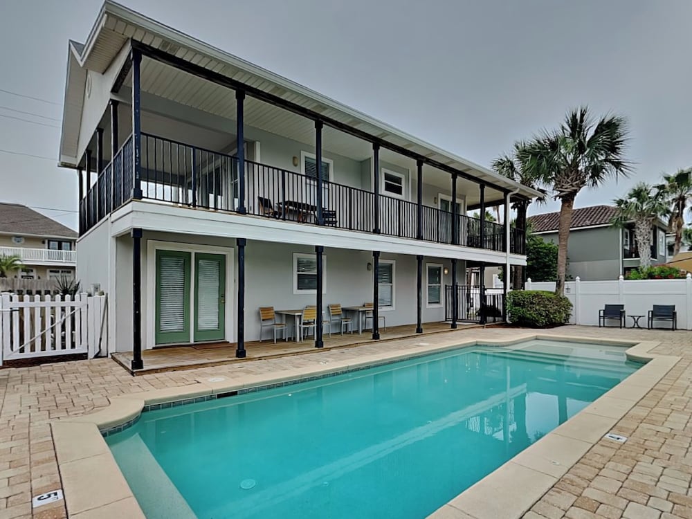 Serenity Cottage by Southern Vacation Rentals — 4-Star Luxury Hotel in Miramar Beach, United States