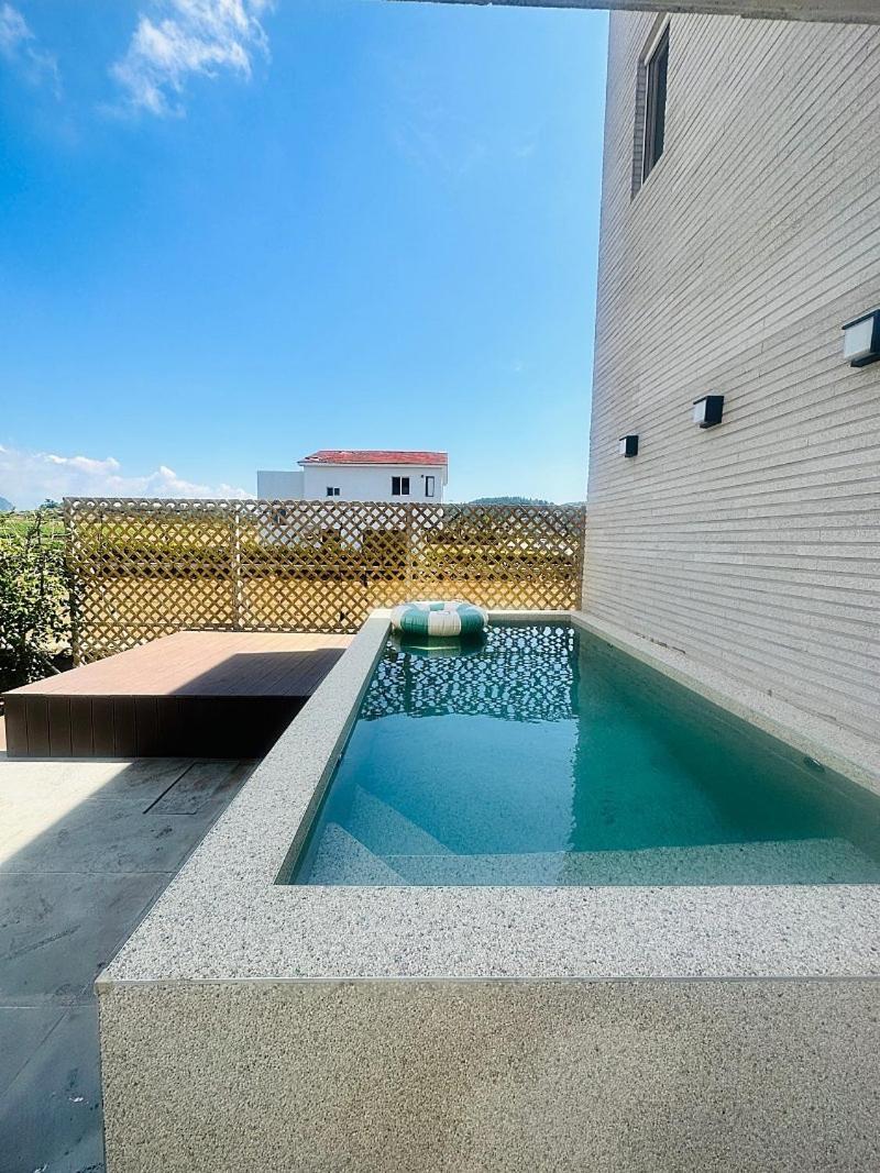 Oceanview Villa de 427 — 4-Star Luxury Hotel in Seogwipo, South Korea