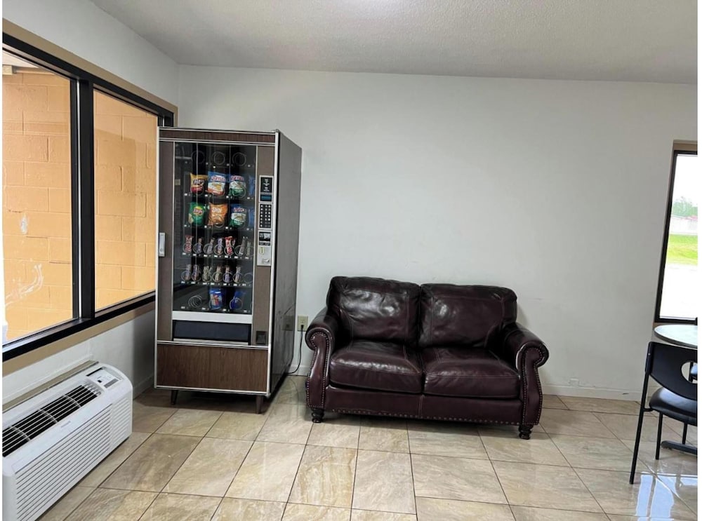 Devils Lake Inn - photo 2