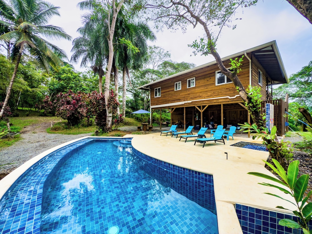 Toucan Hill Lodge — 4-Star Luxury Hotel in Bocas Del Toro, Panama