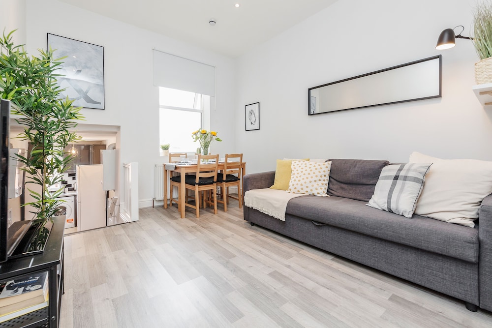 WelcomeStay Clapham Junction 2 Bedroom Apartment — 4-Star Luxury Hotel in London, United Kingdom