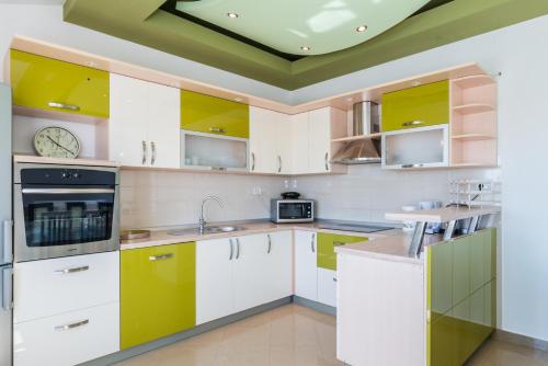 Crowonder Harbor Villa — 4-Star Luxury Hotel in Bibinje, Croatia