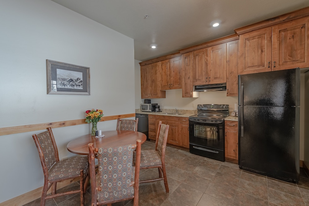 Cowboy Village Resort - photo 20