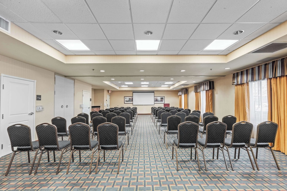 Hampton Inn Denver Northeast Brighton - photo 26