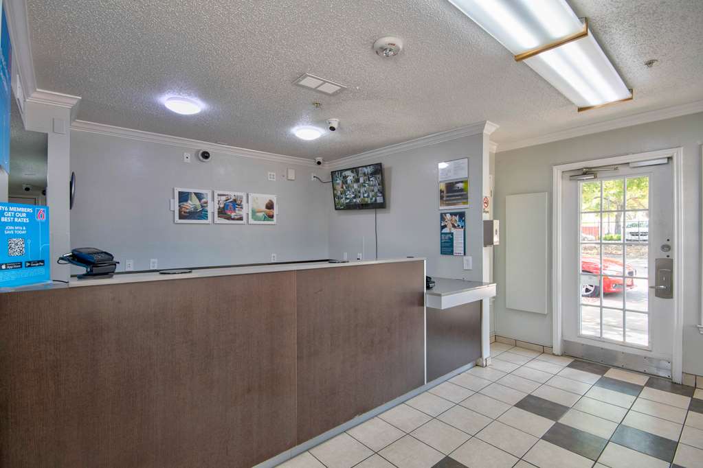 Studio 6 Austin TX Midtown - photo 4