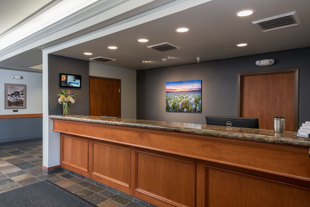 Wood River Inn & Suites - photo 16