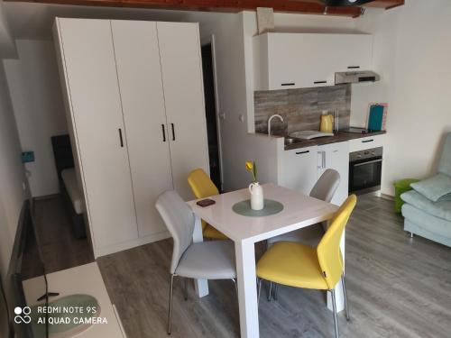 FINA M Studio Apartman — 4-Star Luxury Hotel in Kali, Croatia