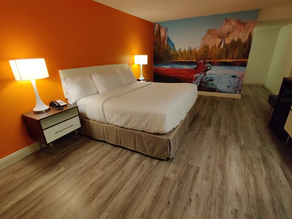 Clarion Pointe Fresno Near Yosemite - photo 20