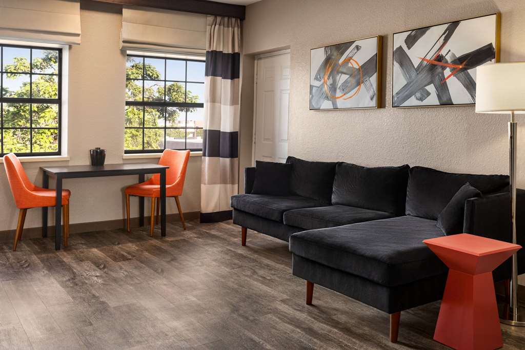 Ramada by Wyndham Albuquerque Airport - photo 39