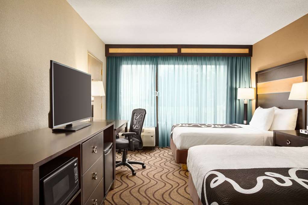 La Quinta Inn & Suites by Wyndham Richmond Midlothian - photo 19