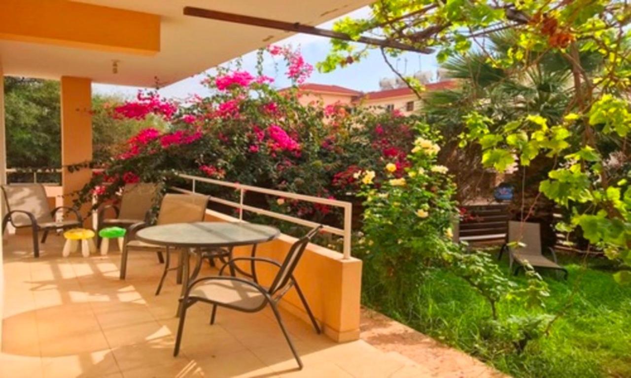 2 bedroom with private garden walk to Nissi Beach communal swimming pool