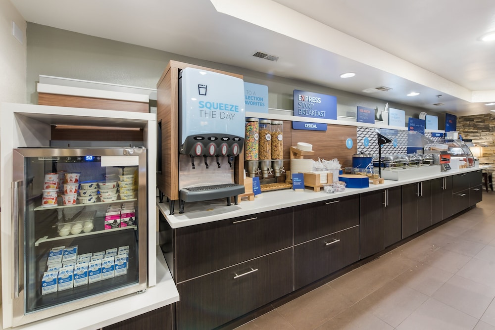 Holiday Inn Express London by IHG - photo 59