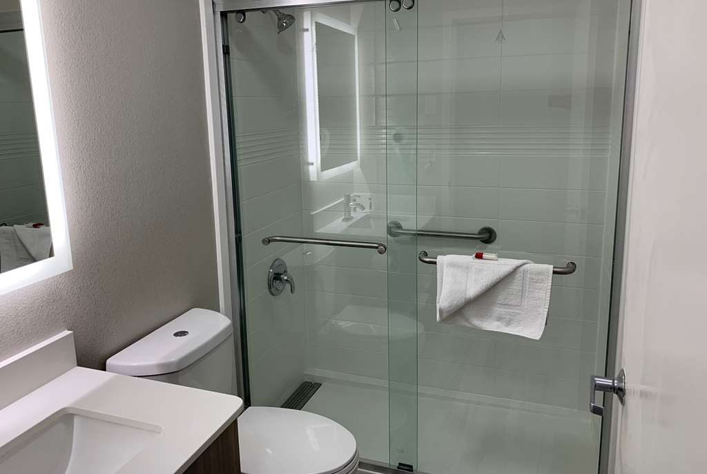 Microtel Inn by Wyndham Charlotte Airport - photo 16