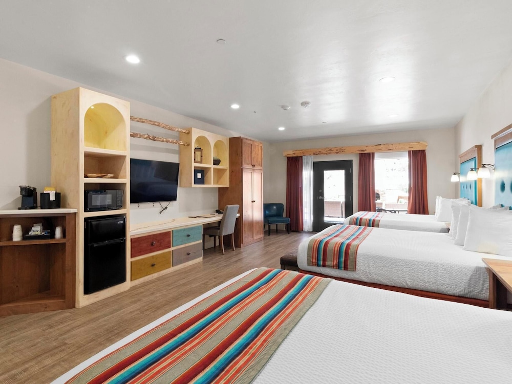 Bluff Dwellings Resort - photo 11