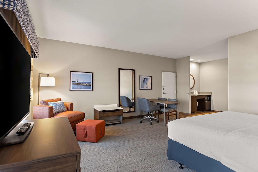 Hampton Inn & Suites by Hilton Petoskey - photo 42