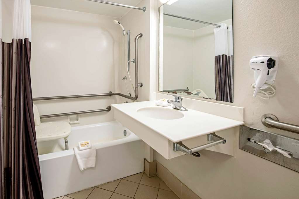La Quinta Inn by Wyndham Amarillo Mid City - photo 9