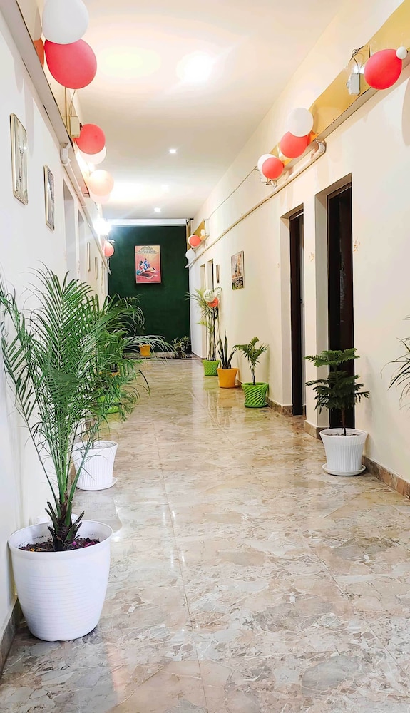 EZ Stayz By Vilaasitaa in Agra, India