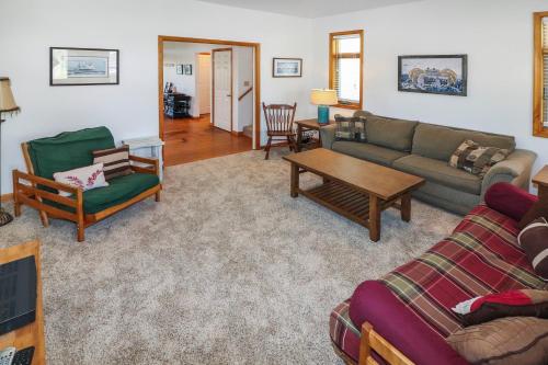 Herbie’s Hideaway Water views & Screened porch in Chincoteague, United States