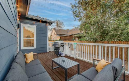 3BD Historic Charm x Modern Amenities w Hot Tub in Houston, United States